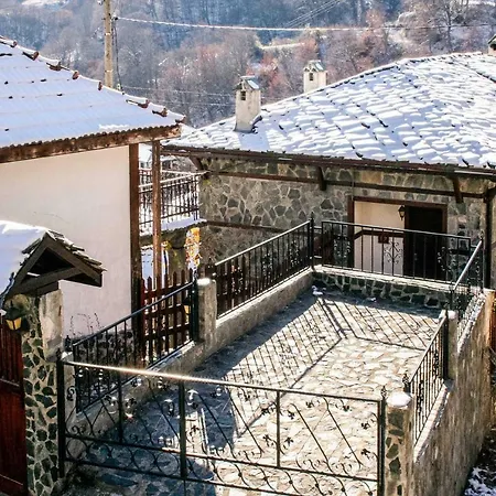 Cozy Overlooking The Pirin Mountains Delchevo